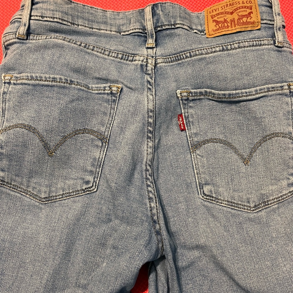 Levi’s distress jeans